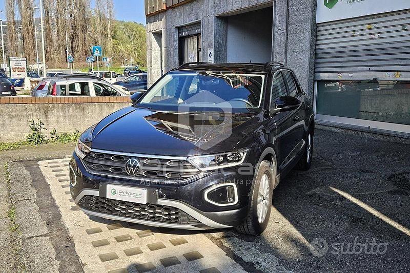 Usata VW T-Roc Life 110 CV (80 kW) 2022 Nero SUV
