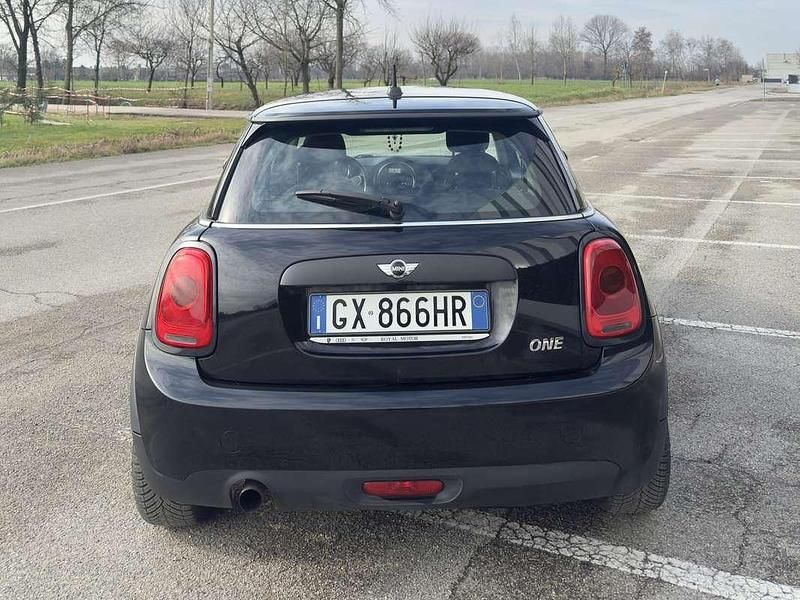 Usata Mini ONE 75 CV (55 kW) 2016 Nero Utilitaria
