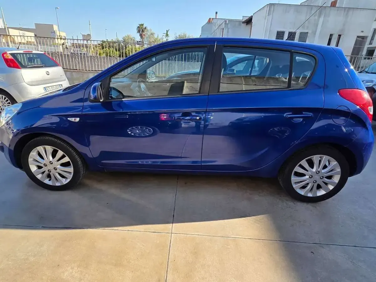 Usata Hyundai i20 Premium 116 CV (85 kW) 2010 Blu/azzurro Utilitaria