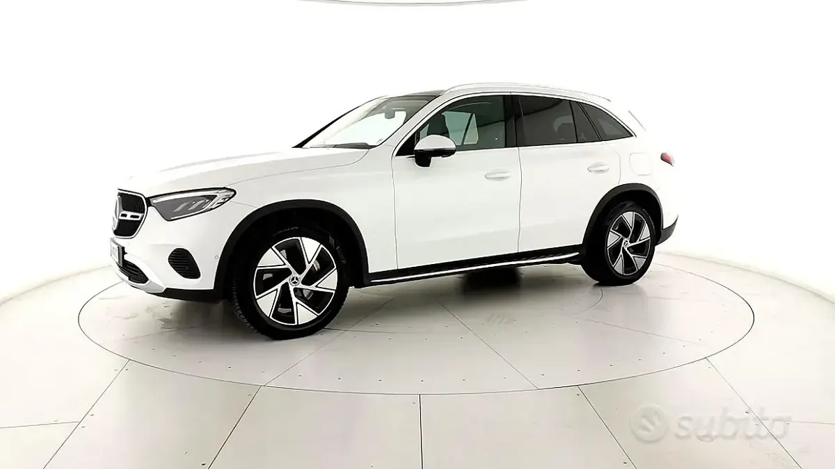 Gebraucht Mercedes GLC300 197 PS (144 kW) 2024 Weiß SUV