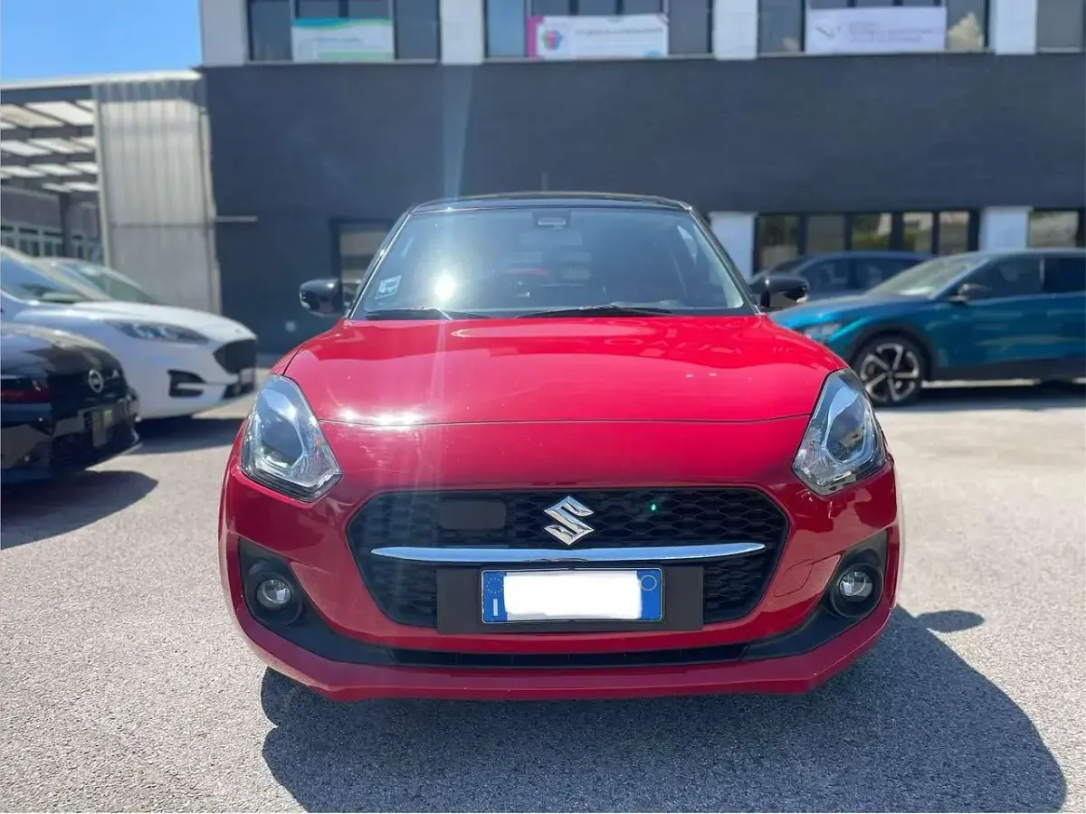 Usata Suzuki Swift 83 CV (61 kW) 2023 Rosso Utilitaria
