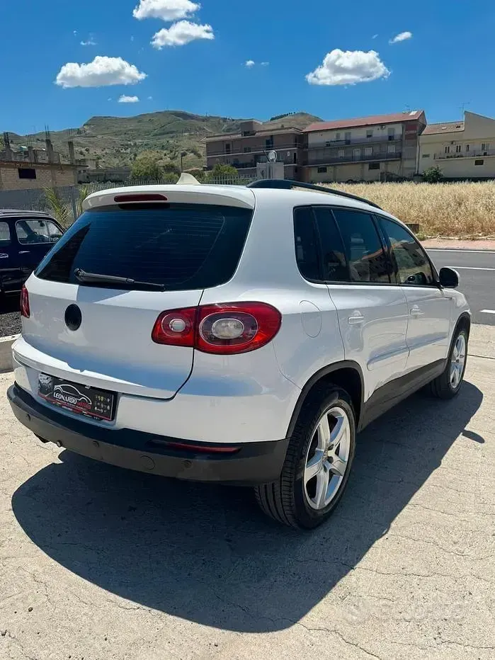 Usata VW Tiguan R-line 140 CV (102 kW) 2010 Bianco SUV