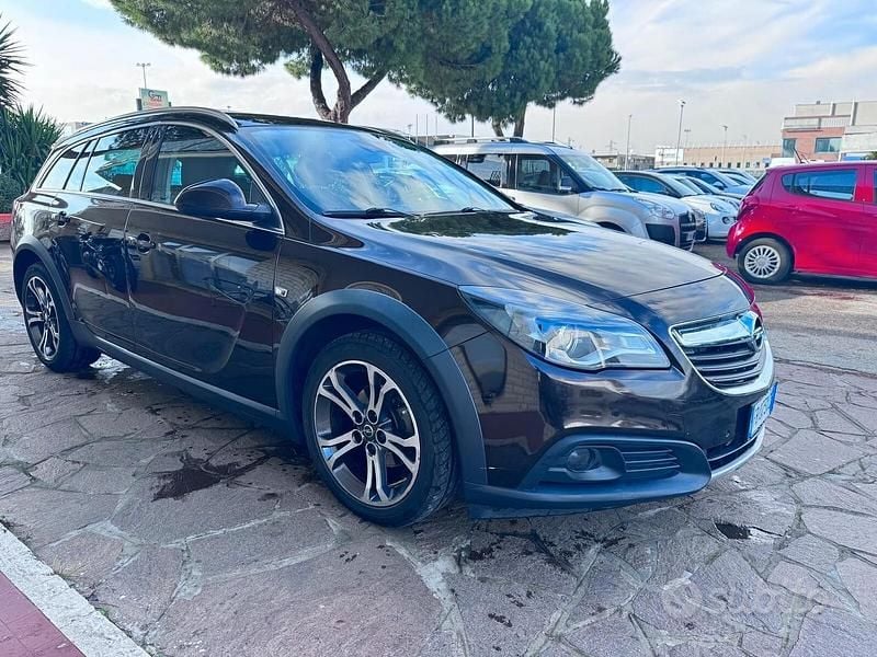 Viola Usata 2016 Opel Insignia Cosmo Station wagon | 7900 € (Buon prezzo) - Immagine 1/4