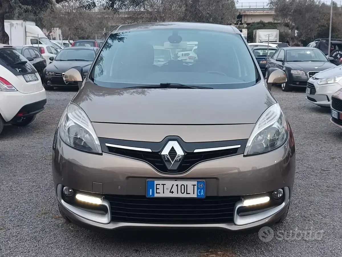 Käytetty Renault Scenic E-Tech XMOD 110 HP (80 kW) 2014 Ruskea Tila-auto