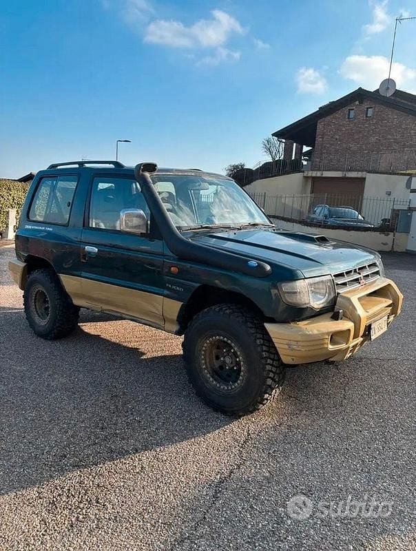 Usata Mitsubishi Pajero Top 125 CV (91 kW) 1998 Verde SUV