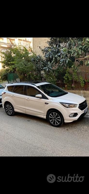 Usata Ford Kuga 120 CV (88 kW) 2018 Bianco SUV