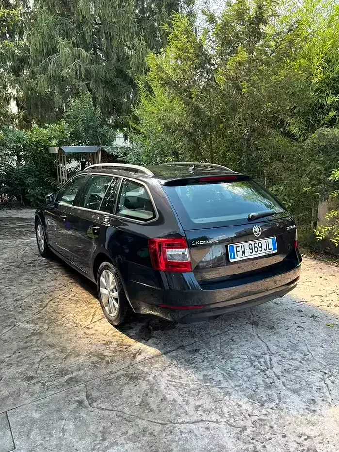 Usata Skoda Octavia Executive 116 CV (85 kW) 2019 Nero Station wagon