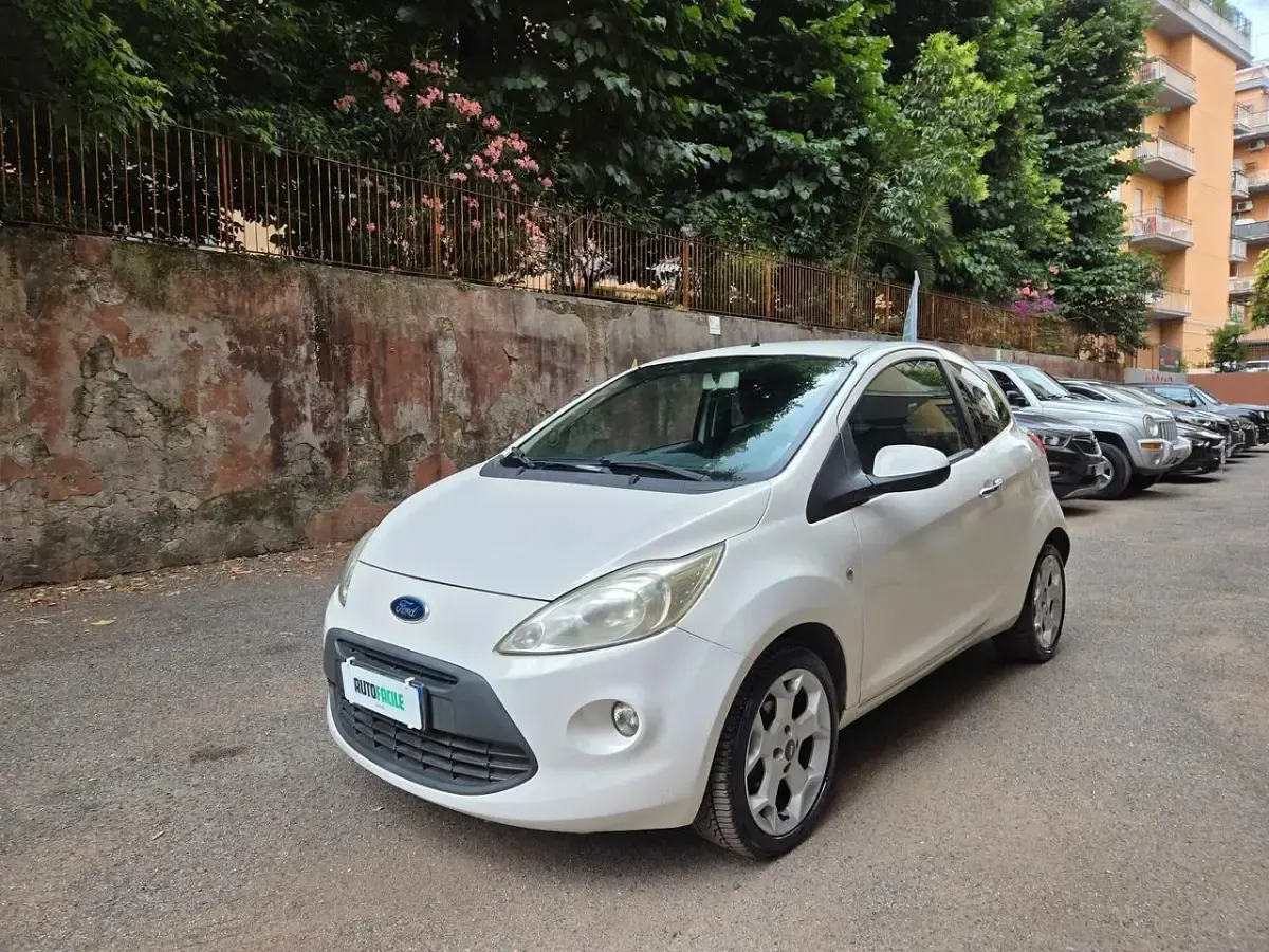 Usata Ford Ka Titanium 75 CV (55 kW) 2011 Bianco Utilitaria