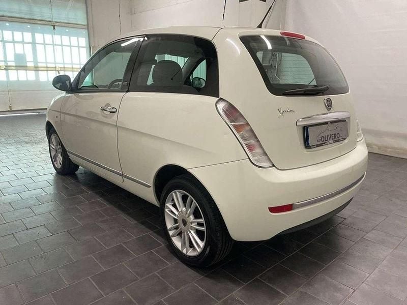 Usata Lancia Ypsilon 75 CV (55 kW) 2012 Bianco Utilitaria