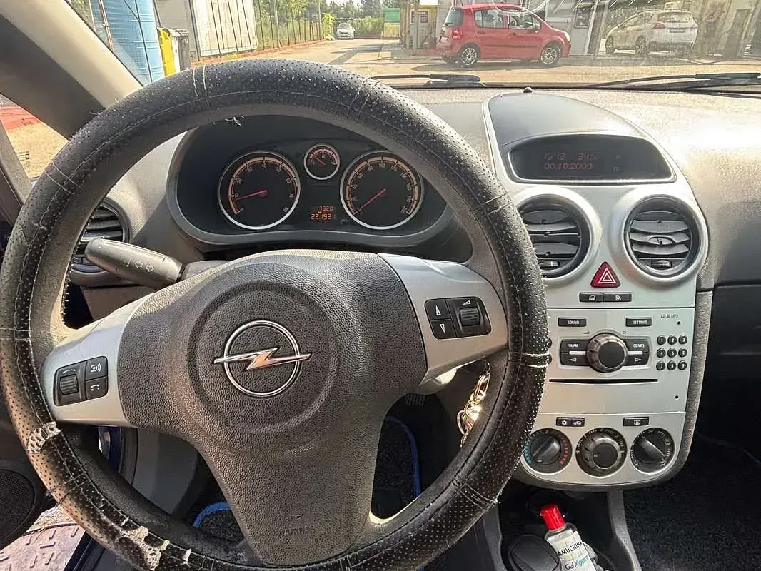 Usata Opel Corsa Enjoy 73 CV (53 kW) 2009 Blu/azzurro Utilitaria
