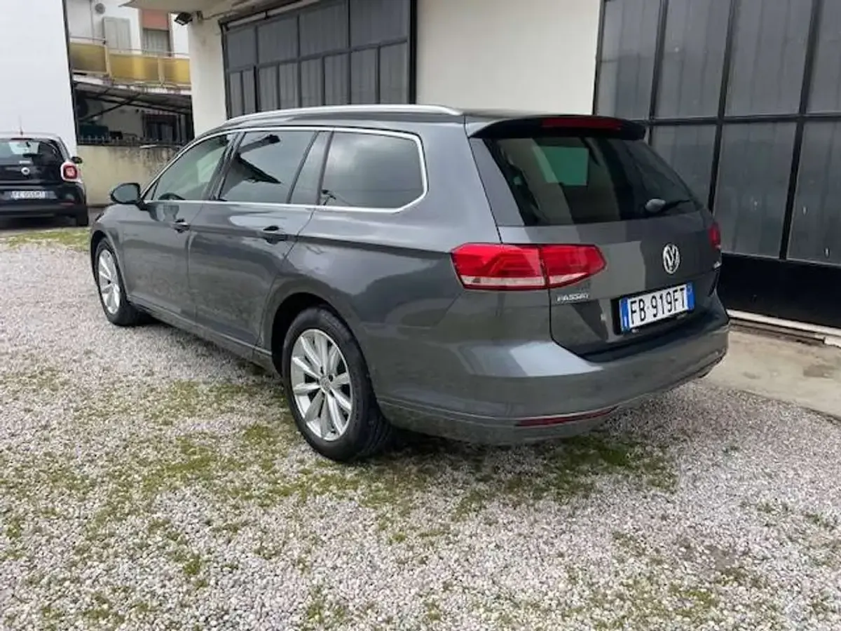 Usata VW Passat Highline 120 CV (88 kW) 2015 Grigio Station wagon