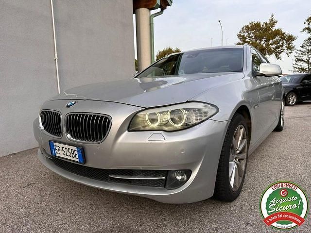 Grigio metallizzato Usata 2011 BMW 520 Station wagon | 12.900 € (Molto cara) - Immagine 1/4