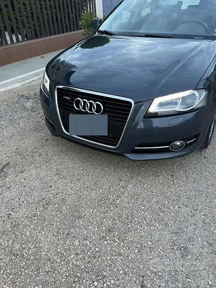 Usata Audi A3 Sportback Ambition 105 CV (77 kW) 2011 Grigio Utilitaria