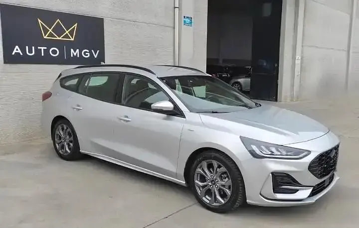 Begagnad Ford Focus ST-Line 154 HK (113 kW) 2023 Grå Kombi