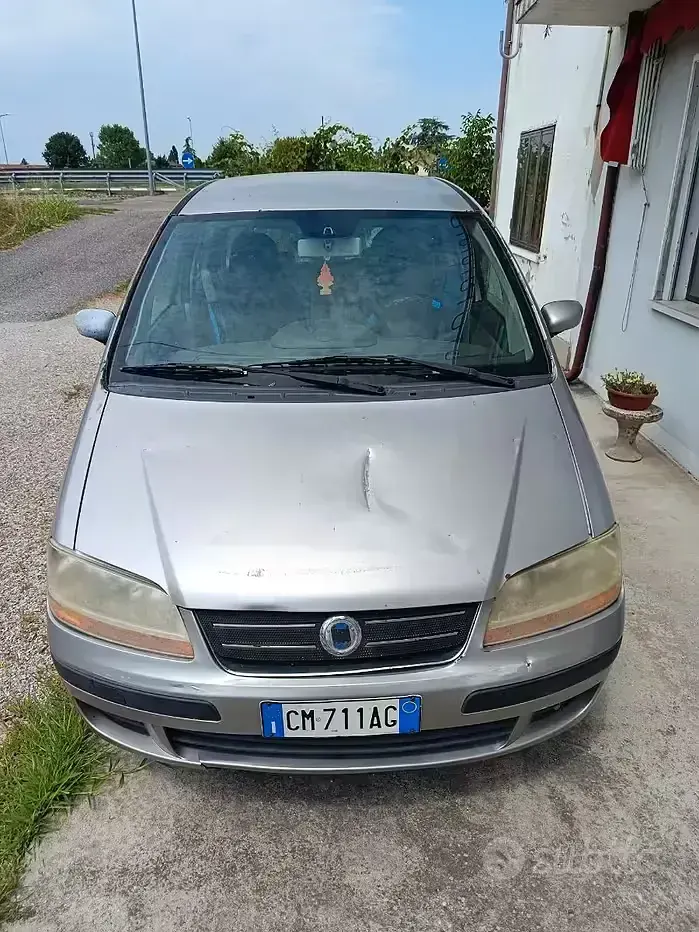 Usata Fiat Idea 69 CV (50 kW) 2004 Grigio Monovolume