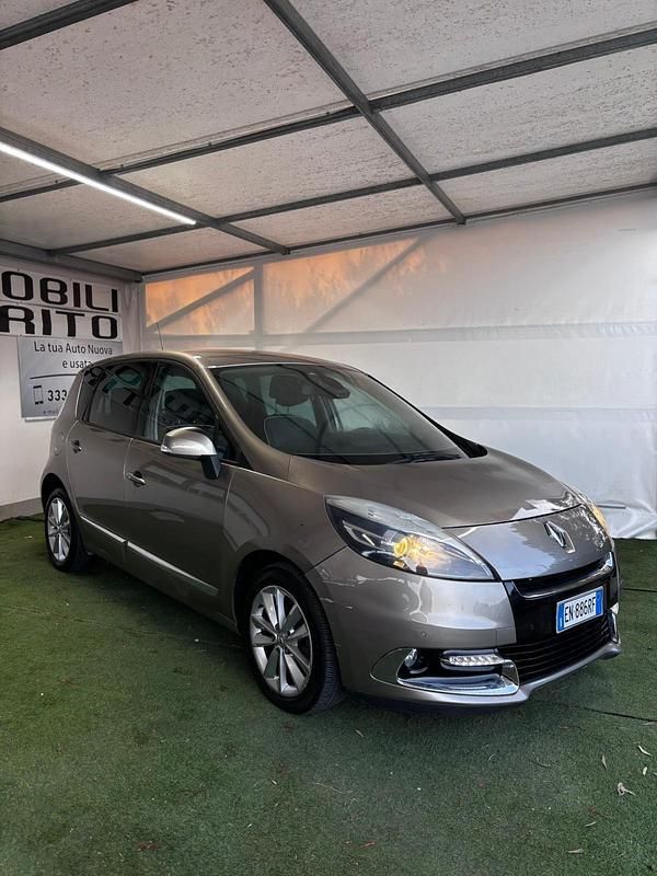 Usata Renault Scénic Bose Edition 110 CV (80 kW) 2012 Oro Monovolume