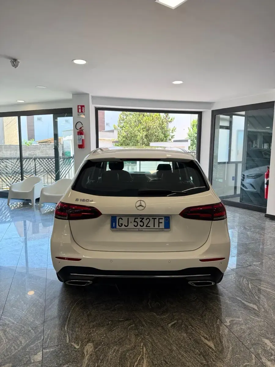 Usata Mercedes B180 116 CV (85 kW) 2022 Bianco Utilitaria