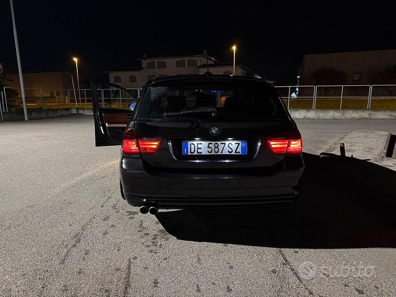 Begagnad BMW 330 245 HK (180 kW) 2006 Svart Sedan