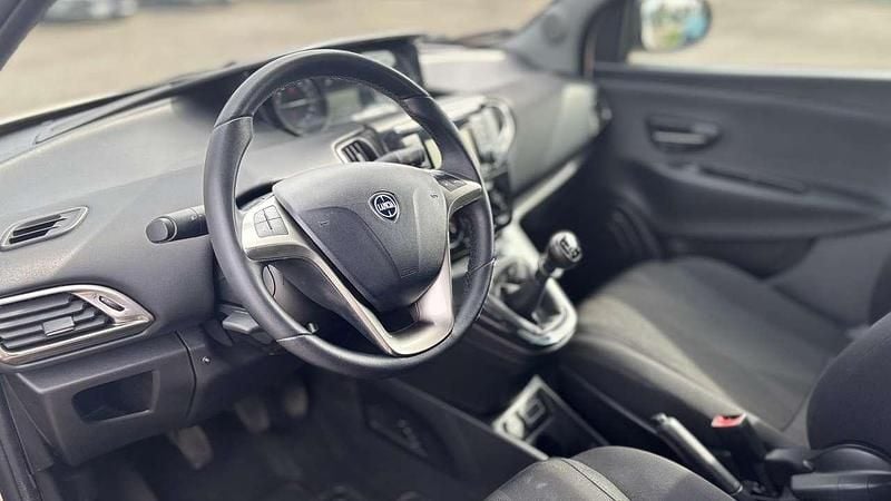 Usata Lancia Ypsilon Gold 69 CV (50 kW) 2018 Beige Utilitaria