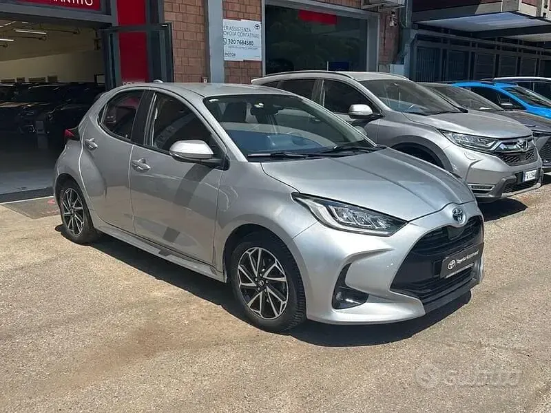 Usata Toyota Yaris Hybrid Trend 116 CV (85 kW) 2022 Grigio Berlina
