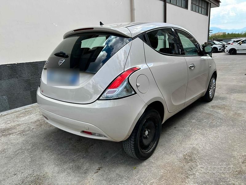 Usata Lancia Ypsilon 95 CV (69 kW) 2018 Beige Utilitaria