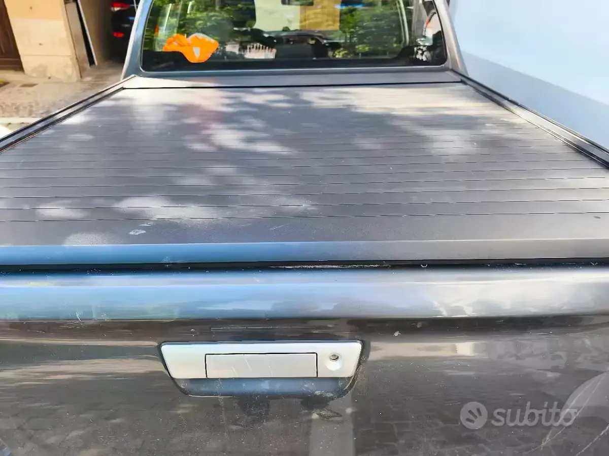Usata Isuzu D-Max 163 CV (119 kW) 2023 Grigio Pick-up