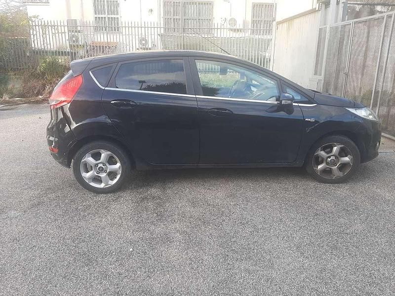 Usata Ford Fiesta Titanium 95 CV (69 kW) 2010 Nero Berlina