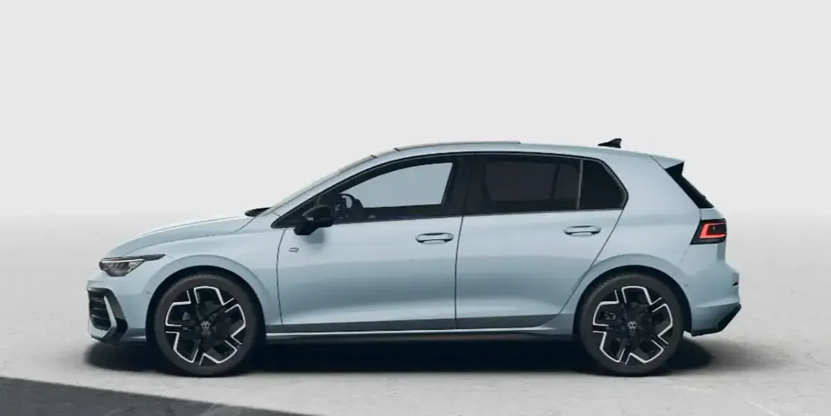 Nuova VW Golf VIII R-line Plus 150 CV (110 kW) 2026 Crystal ice blue Berlina