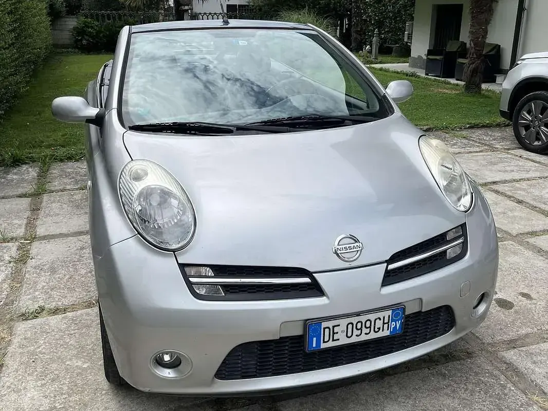 Usata Nissan Micra C+C 88 CV (64 kW) 2006 Argento Cabrio
