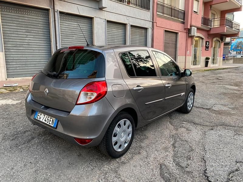 Usata Renault Clio II 70 CV (51 kW) 2011 Grigio Utilitaria