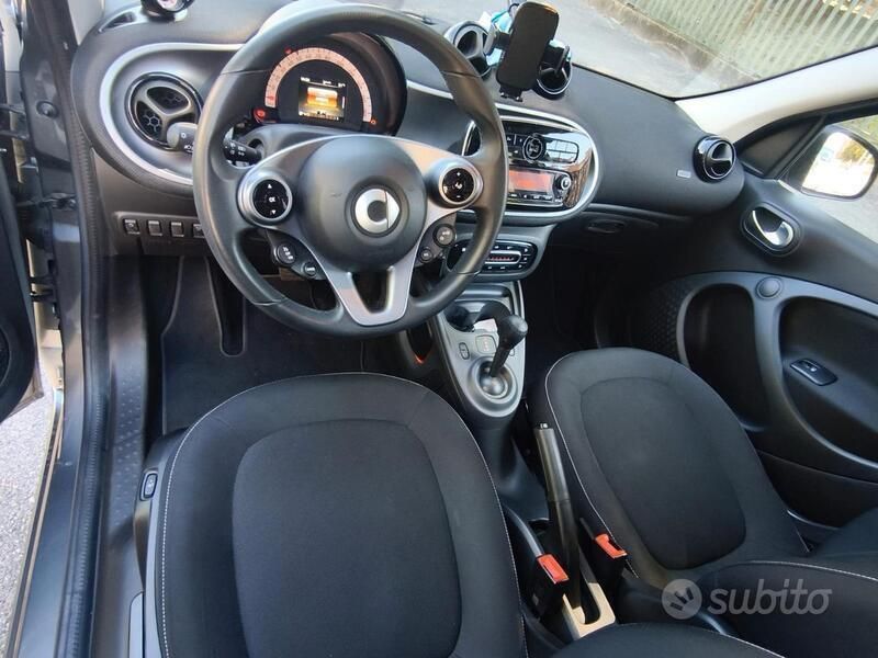 Usata Smart ForFour Passion 90 CV (66 kW) 2019 Argento Utilitaria