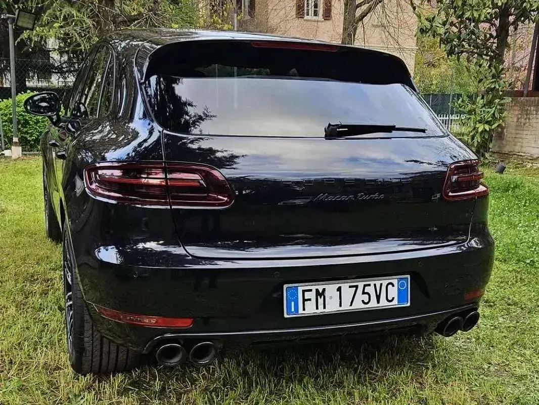 Usata Porsche Macan Turbo Performance Package 441 CV (324 kW) 2018 Nero SUV