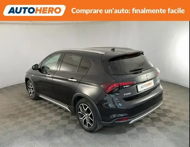 Usata Fiat Tipo Cross 101 CV (74 kW) 2021 Nero Berlina