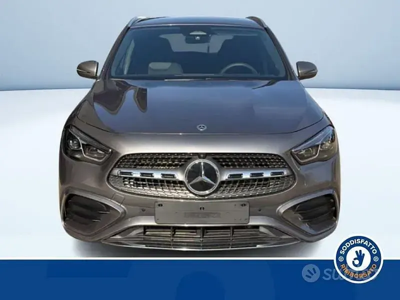 Usata Mercedes GLA200 AMG line 150 CV (110 kW) 2025 Grigio SUV