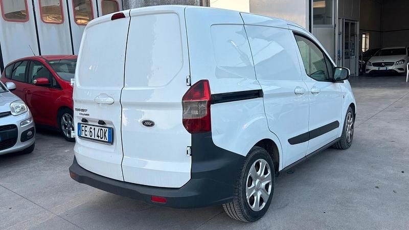 Usata Ford Tourneo Courier Titanium 95 CV (69 kW) 2015 Bianco Monovolume