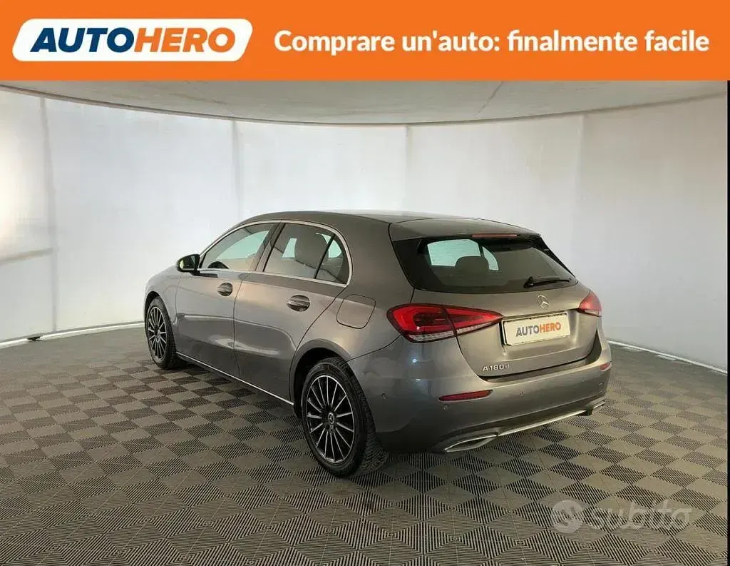 Usata Mercedes A180 116 CV (85 kW) 2019 Grigio Berlina