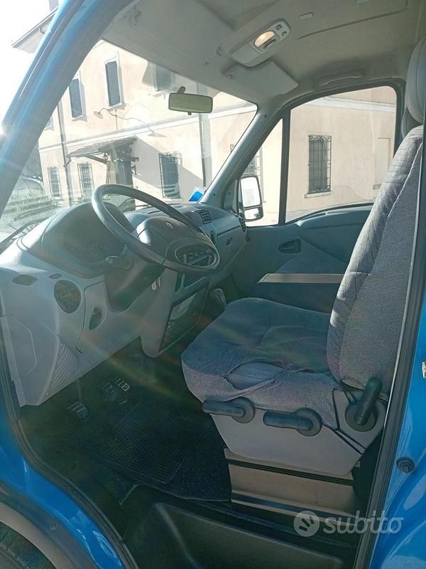 Usata Renault Master 114 CV (83 kW) 2003 Blu Furgone