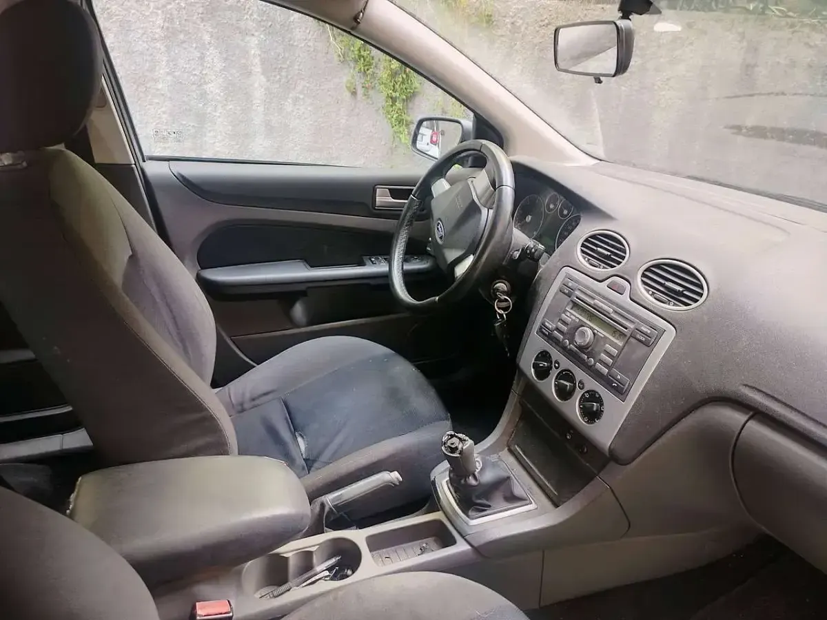 Usata Ford Focus 90 CV (66 kW) 2006 Grigio scuro met Station wagon