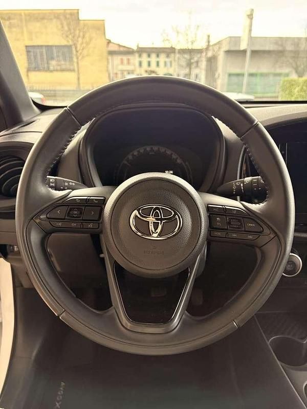 Usata Toyota Aygo X Active 72 CV (52 kW) 2025 Bianco SUV