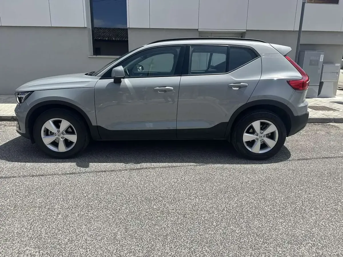 Usata Volvo XC40 129 CV (94 kW) 2024 Grigio SUV