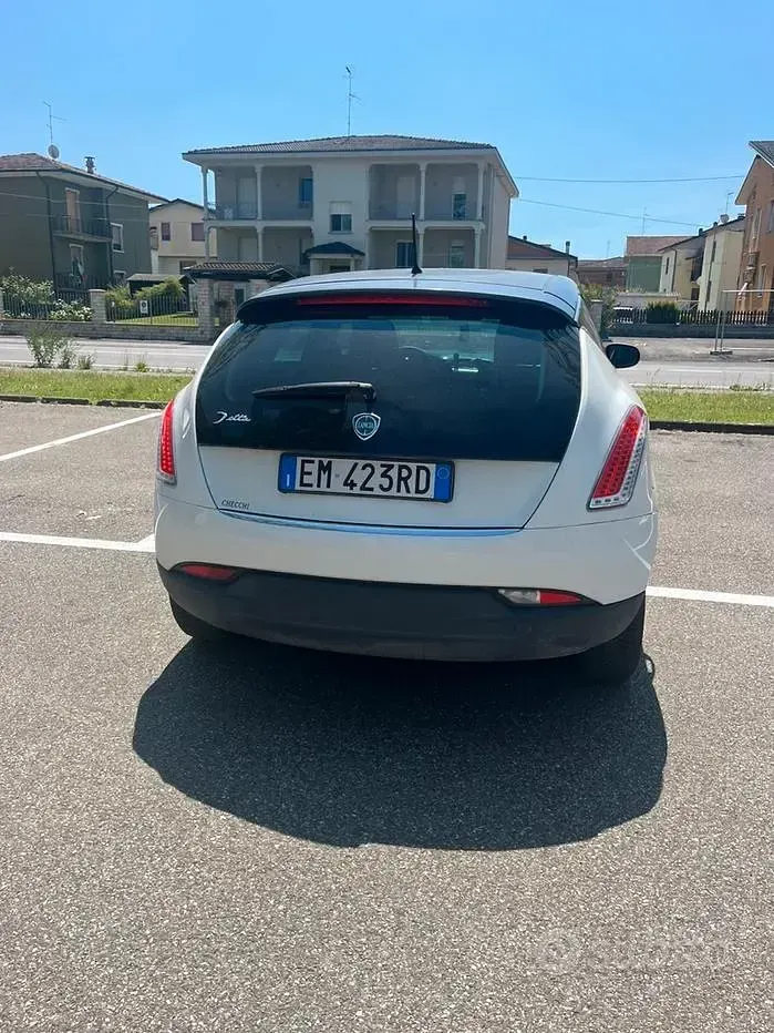 Usata Lancia Delta 132 CV (97 kW) 2013 Bianco Utilitaria