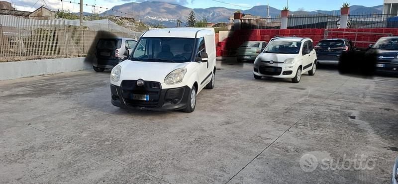 Usata Fiat Doblò 90 CV (66 kW) 2012 Bianco Monovolume