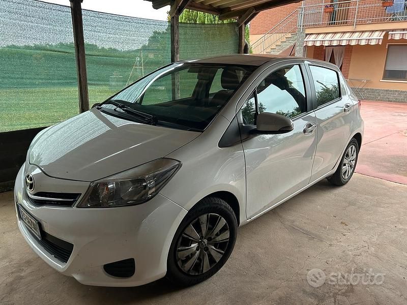 Begagnad Toyota Yaris 65 HK (47 kW) 2014 Halvkombi