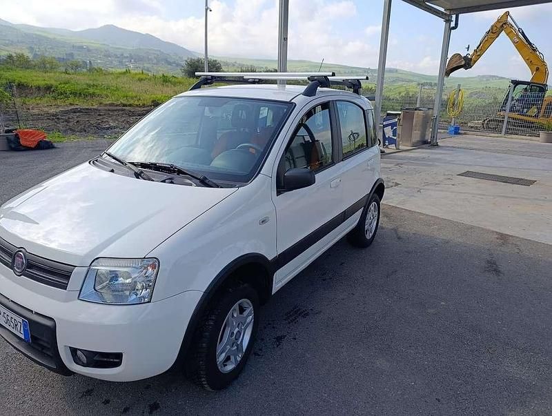 Usata Fiat Panda 4x4 Climbing 69 CV (50 kW) 2009 Utilitaria