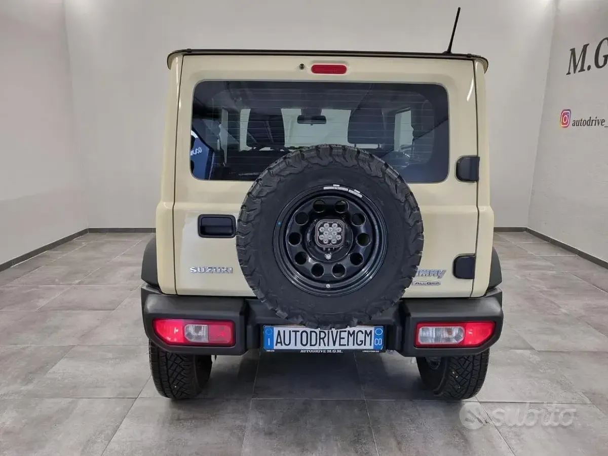Second-hand Suzuki Jimny 102 CP (75 kW) 2021 Bej SUV