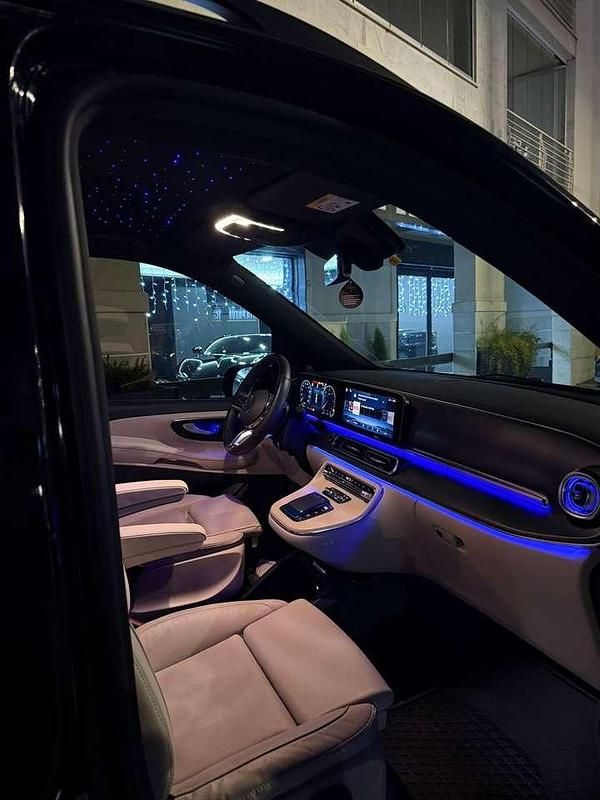 Usata Mercedes V300 Exclusive 237 CV (174 kW) 2025 Nero Monovolume