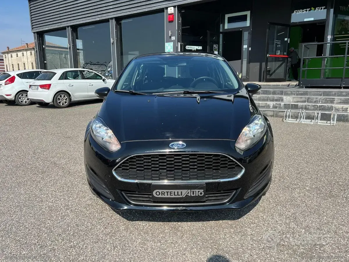 Usata Ford Fiesta 75 CV (55 kW) 2017 Nero Berlina