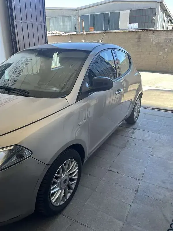 Usata Lancia Ypsilon Silver 69 CV (50 kW) 2014 Utilitaria