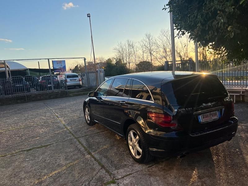 Usata Mercedes R320 210 CV (154 kW) 2011 Nero Monovolume