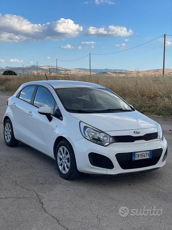 Usata Kia Rio 75 CV (55 kW) 2013 Bianco Utilitaria